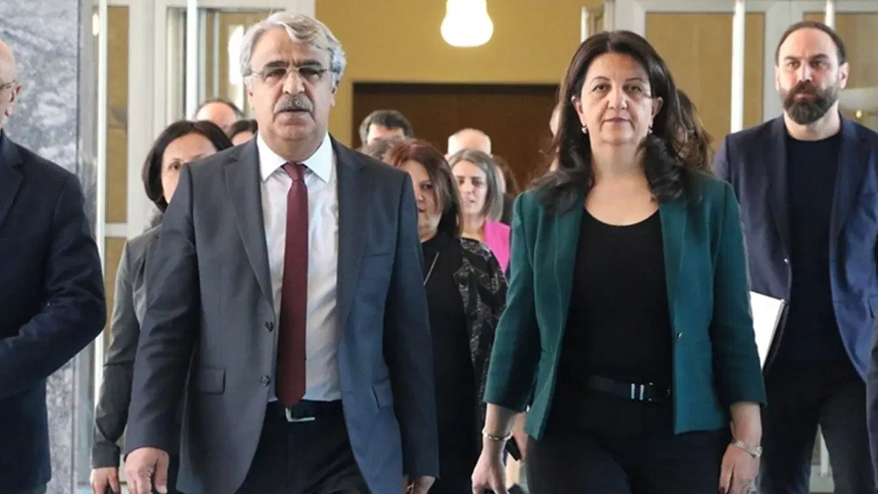 DEM Parti heyetinden ‘İmralı’ açıklaması: ‘Öcalan 3 kilit kavramı işaret etti’ – Son Dakika Siyaset Haberleri