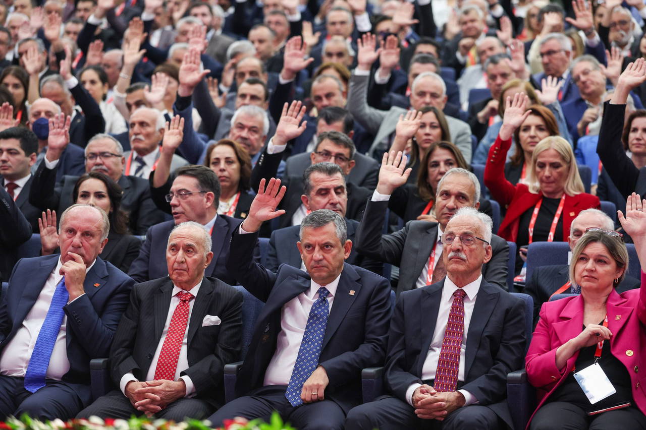 Son dakika… Özgür Özel, CHP’nin 22. Olağanüstü Kurultayı’nda yeniden Genel Başkan seçildi: Oyların tamamını aldı! – Son Dakika Siyaset Haberleri