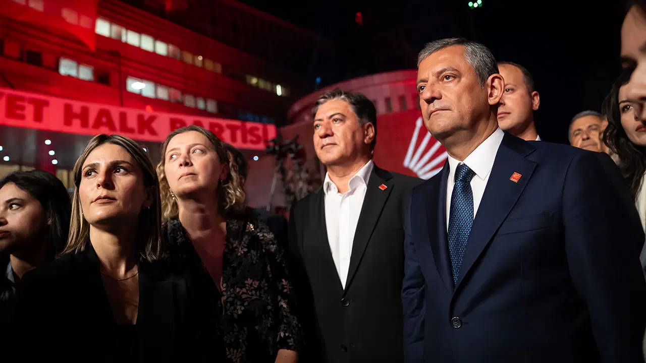 Özgür Özel, 102’nci yıl etkinliğine konuştu: ‘Başımıza ne geliyorsa bu yüzden geliyor’ – Son Dakika Siyaset Haberleri