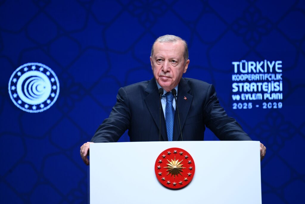 Cumhurbaşkanı Erdoğan kooperatiflere 3 milyar liralık yeni kredi imkanını açıkladı Cumhurbaşkanı Erdoğan kooperatiflere 3 milyar liralık yeni kredi imkanını açıkladı