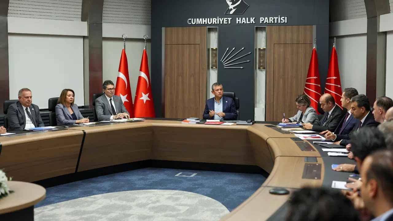 CHP MYK olağanüstü toplandı… Bazı etkinlikler iptal oldu: Özgür Özel’den ‘İstanbul’ kararı – Son Dakika Siyaset Haberleri