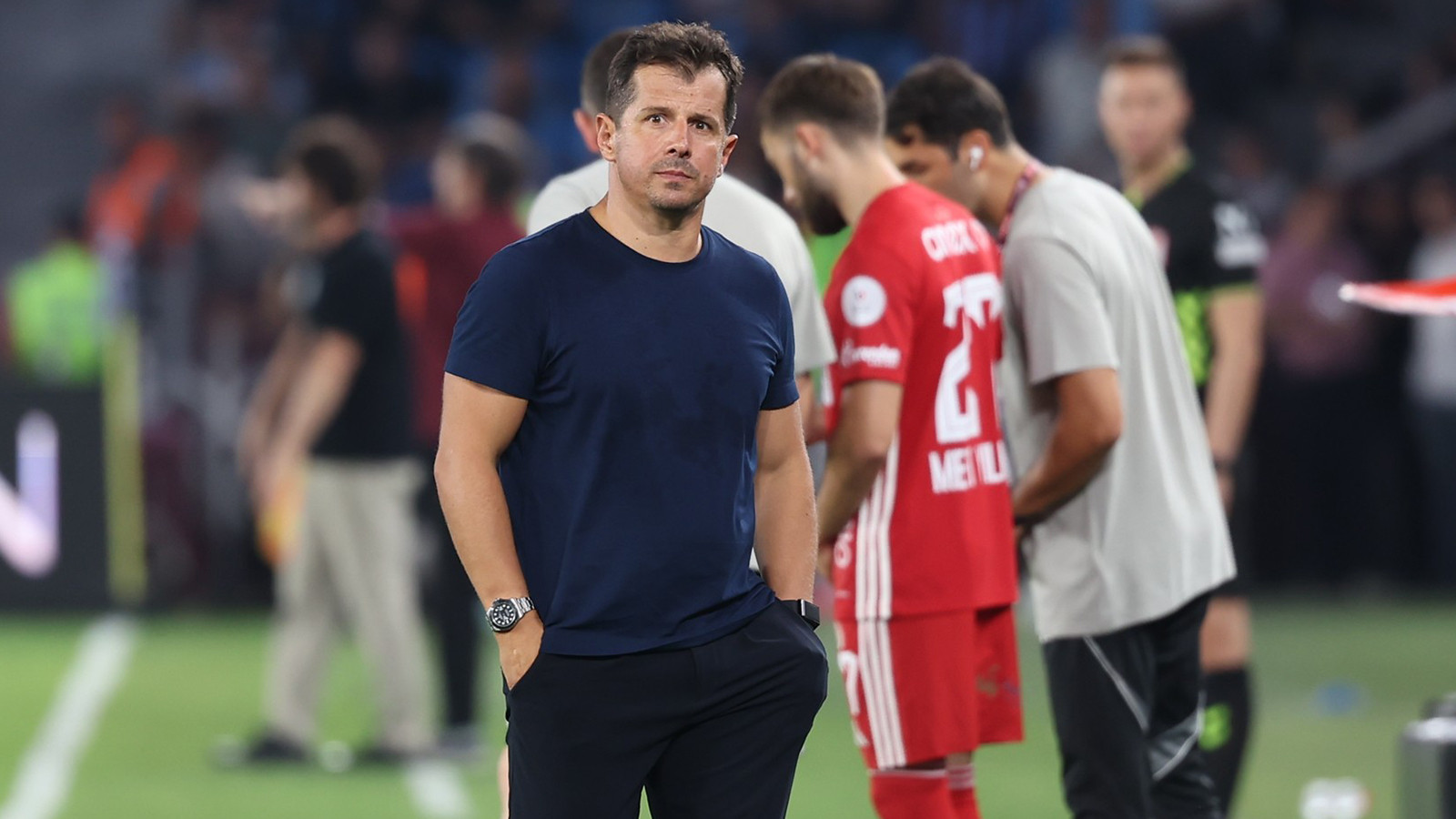 Emre Belözoğlu’na doğum gününde sürpriz Emre Belözoğlu’na doğum gününde sürpriz