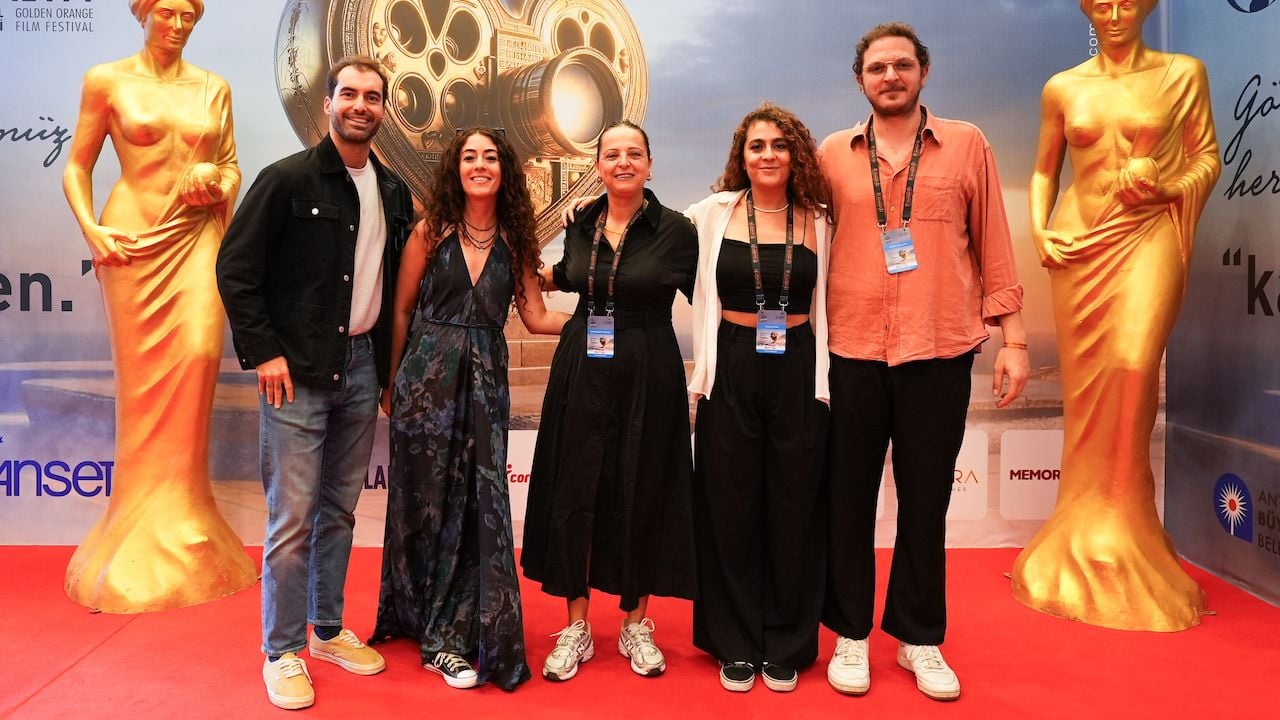 Altın Portakal’da Belgesellerin Günü: “Hayatın Çizgisi”, “Köklere Yolculuk” ve “Hümanist Bir Deha: Gazi Yaşargil” Seyirciden Tam Not Aldı Altın Portakal’da Belgesellerin Günü: “Hayatın Çizgisi”, “Köklere Yolculuk” ve “Hümanist Bir Deha: Gazi Yaşargil” Seyirciden Tam Not Aldı