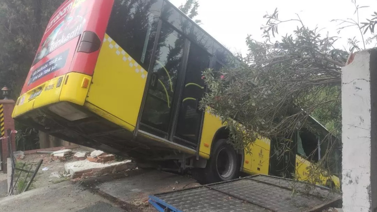 Kadıköy’de İETT otobüsü kazası: Alkollü çıkan şoför gözaltına alındı Kadıköy’de İETT otobüsü kazası: Alkollü çıkan şoför gözaltına alındı