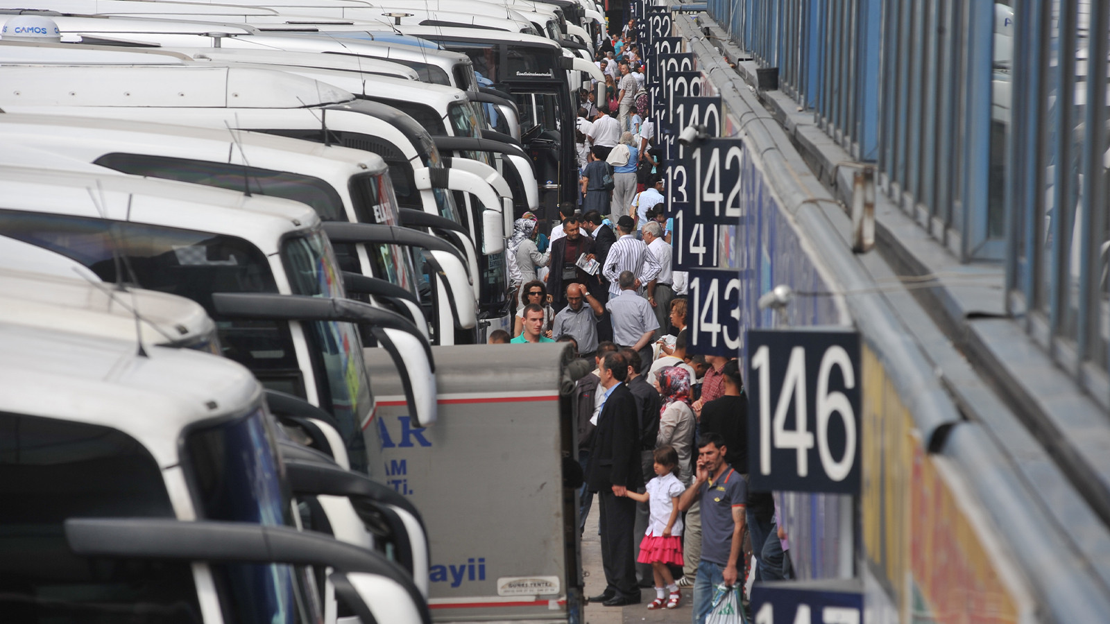 Ekspres sefer otogarı karıştırdı