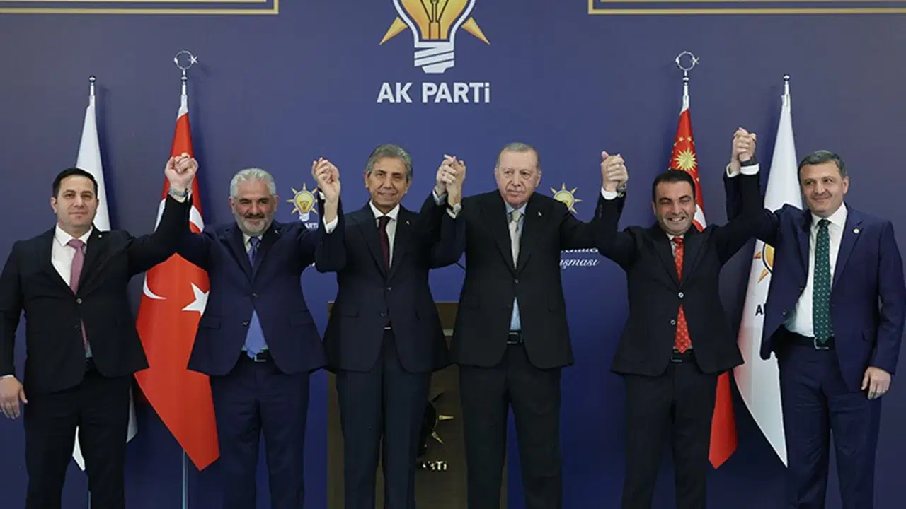 Son Dakika… 7 belediye başkanı AKP’ye geçti: Aralarında dikkat çeken isim! – Son Dakika Siyaset Haberleri Son Dakika… 7 belediye başkanı AKP’ye geçti: Aralarında dikkat çeken isim! – Son Dakika Siyaset Haberleri