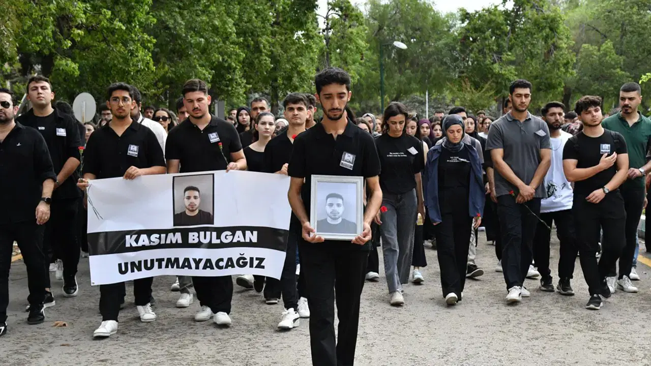 1 öğrenci hayatını kaybetmişti… Asu Kaya: ‘Cebelibereket KYK Erkek Öğrenci Yurdu’nda kanalizasyon taşıyor, çöpler toplanmıyor, bir haftadır sıcak su yok’ – Son Dakika Siyaset Haberleri