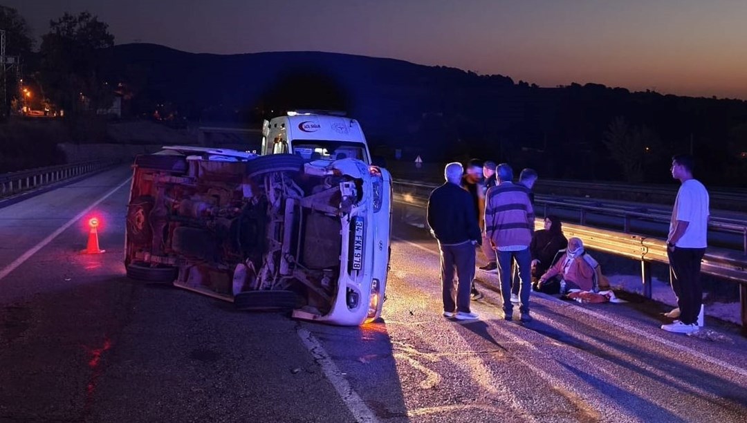 Otomobil ve minibüs çarpıştı: 9 yaralı Otomobil ve minibüs çarpıştı: 9 yaralı