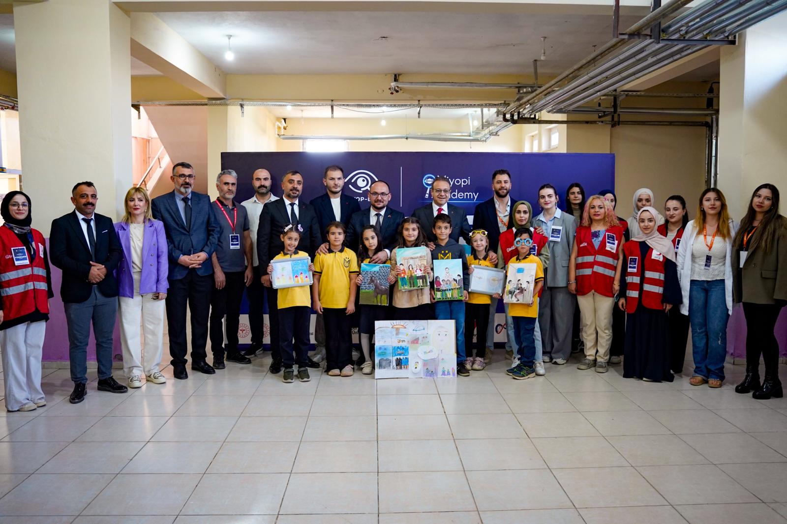 Öğrencilere göz taraması desteği