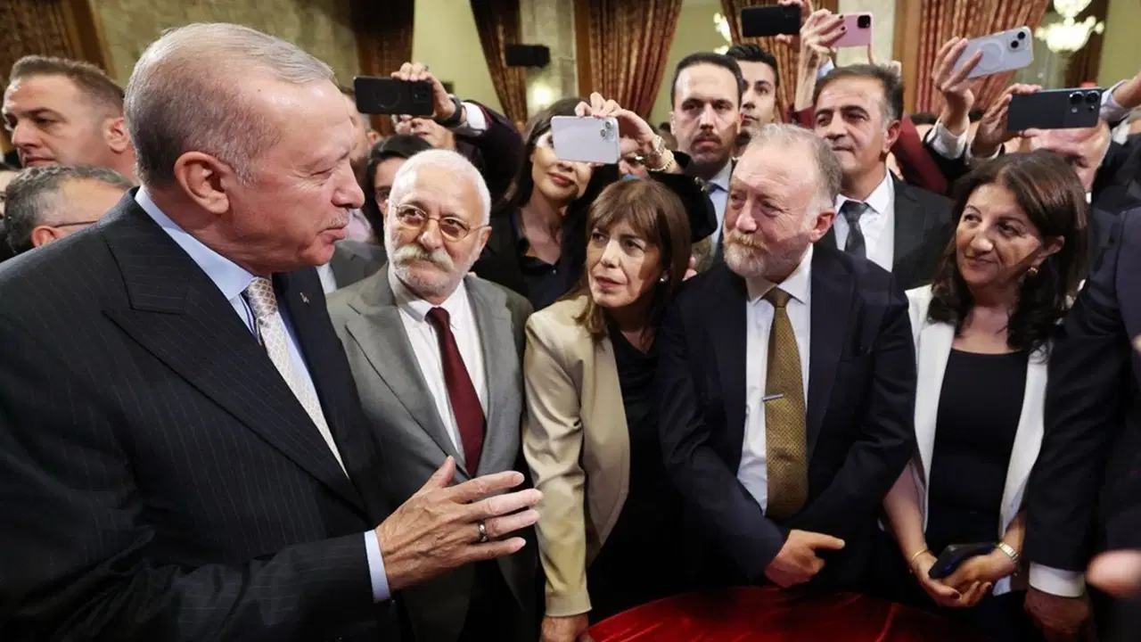 ‘DEM Parti’ ve ‘Öcalan’ araştırması: Seçmenin yüzde 70’i Cumhur’a ‘hayır’ diyor – Son Dakika Siyaset Haberleri