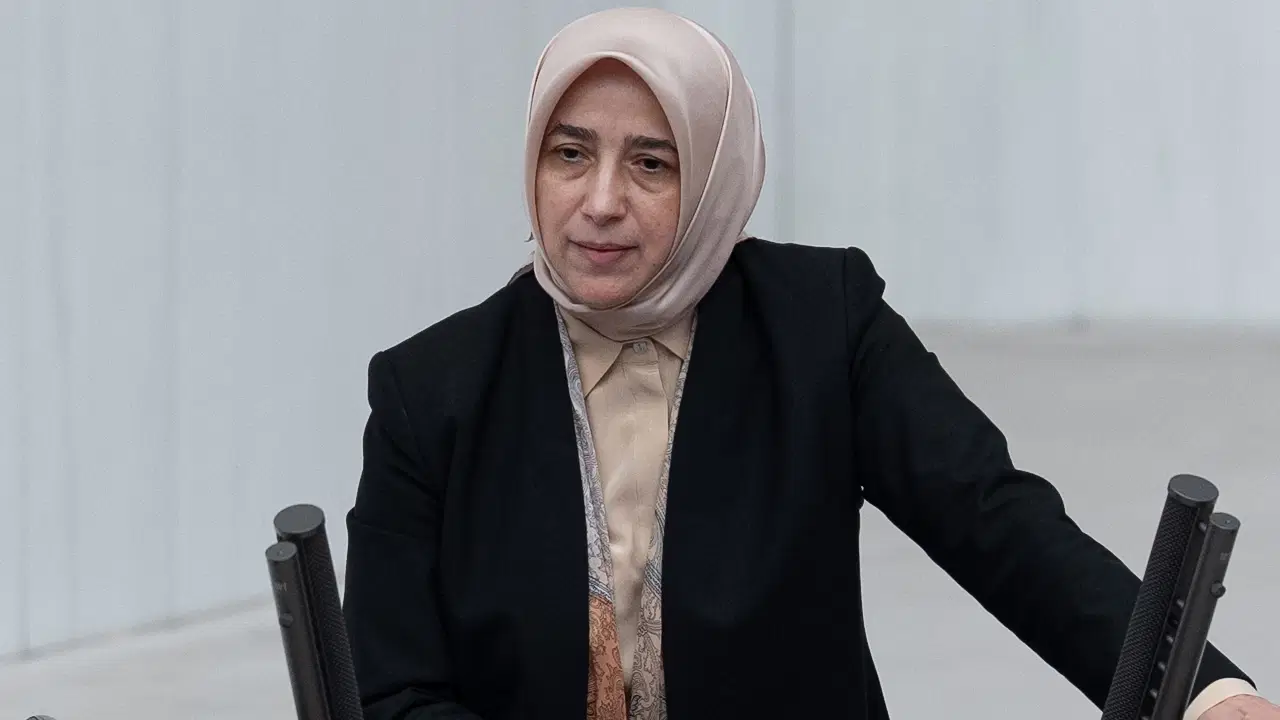 AKP’li Özlem Zengin’den Meclis’te ilginç talep: ‘Holokost filmleri yasaklansın’ – Son Dakika Siyaset Haberleri