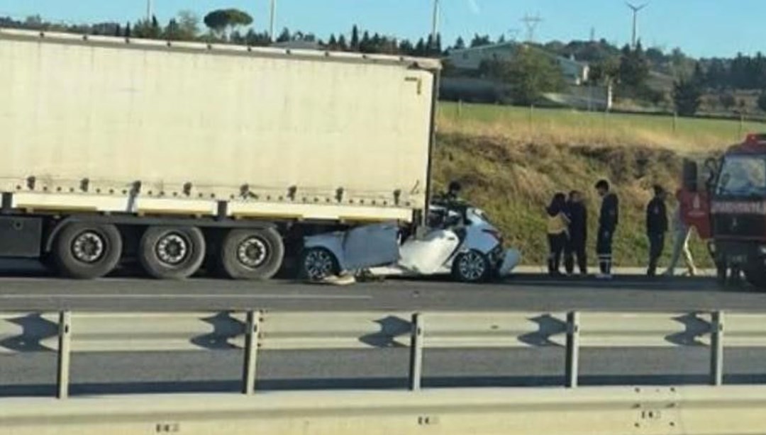 Kuzey Marmara Otoyolu’nda otomobil TIR’ın altına girdi: Bir can kaybı var Kuzey Marmara Otoyolu’nda otomobil TIR’ın altına girdi: Bir can kaybı var