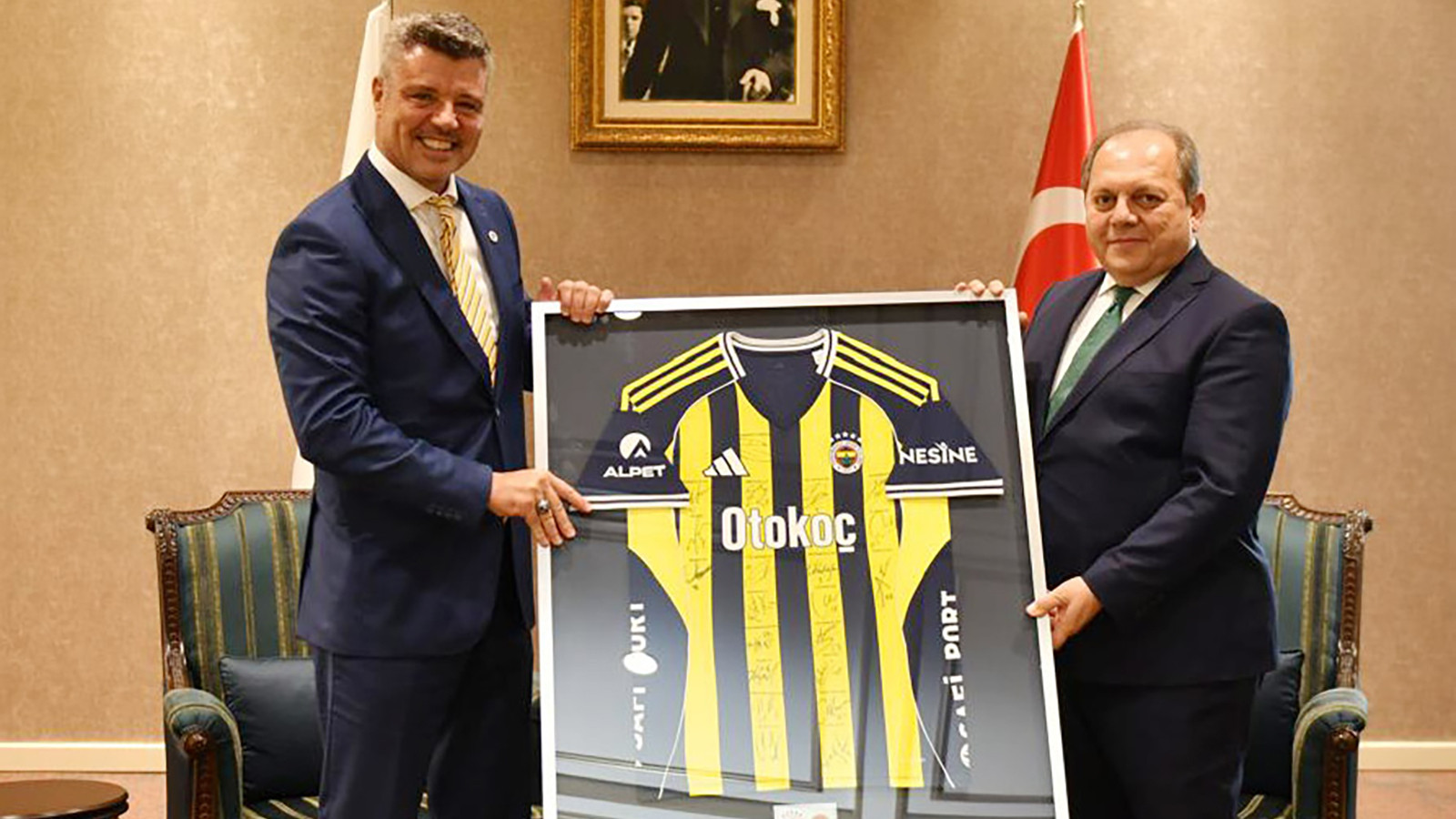 Fenerbahçe Başkanı Sadettin Saran’dan Kerkez ve Şentürk’e ziyaret Fenerbahçe Başkanı Sadettin Saran’dan Kerkez ve Şentürk’e ziyaret