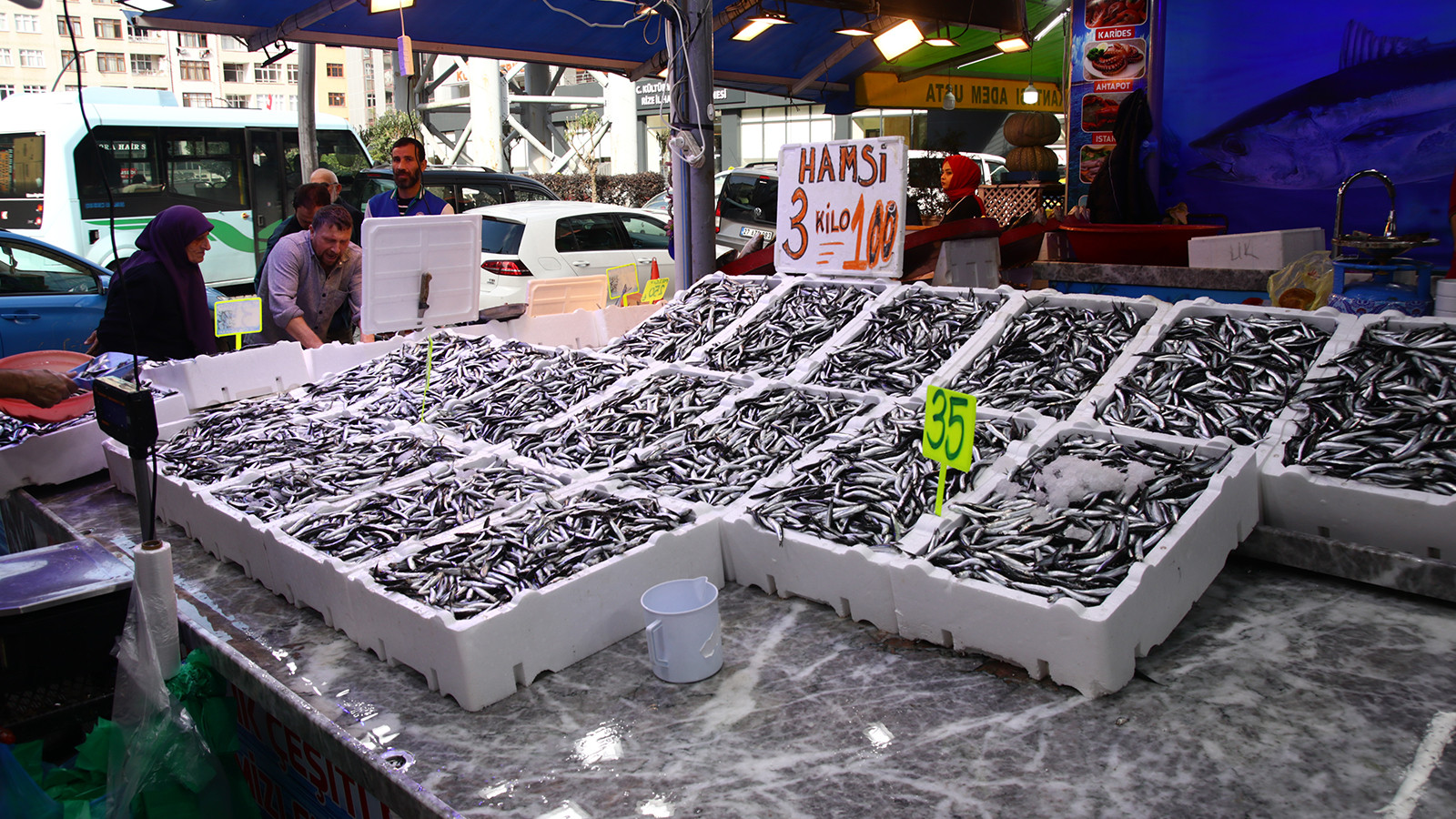 Kilosu 35 liraya kadar düştü: Vatandaşlar akın etti