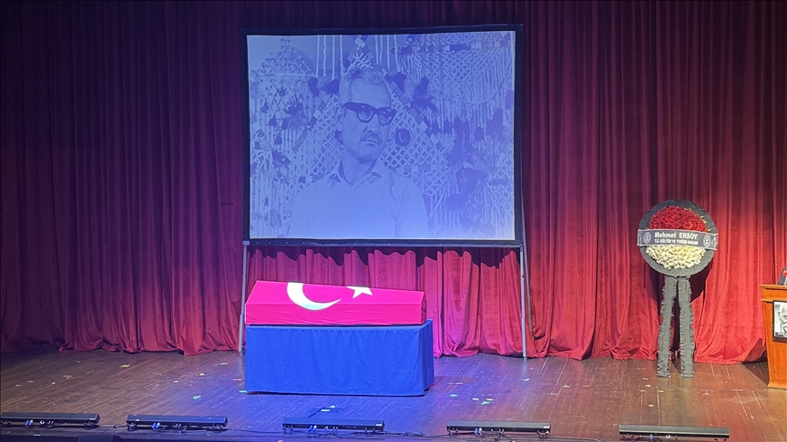 Oyuncu Arif Erkin Güzelbeyoğlu son yolculuğuna uğurlandı! Oyuncu Arif Erkin Güzelbeyoğlu son yolculuğuna uğurlandı!