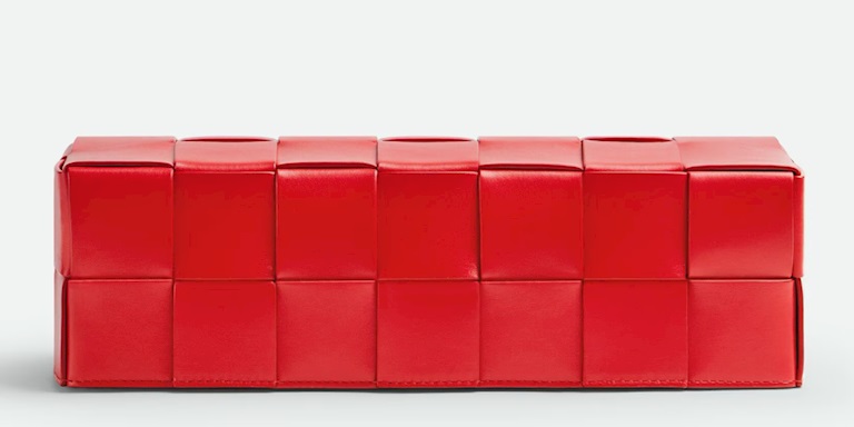 Bottega Veneta’nın Yeni Jenga Tasarımı Dikkat Çekiyor Bottega Veneta’nın Yeni Jenga Tasarımı Dikkat Çekiyor