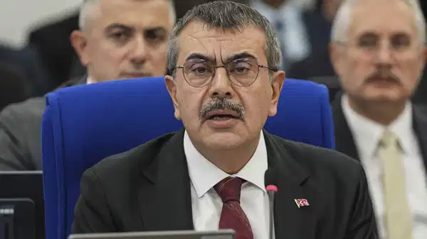 Yusuf Tekin, Çocuğunu Özel Okula Göndermesini Savundu