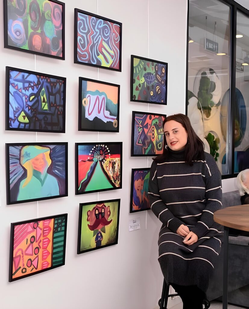 RENKLERLE TERAPİ: İLHAM VERİCİ SANAT KOLEKSİYONU 2. KİTABIYLA GERİ DÖNDÜ RENKLERLE TERAPİ: İLHAM VERİCİ SANAT KOLEKSİYONU 2. KİTABIYLA GERİ DÖNDÜ