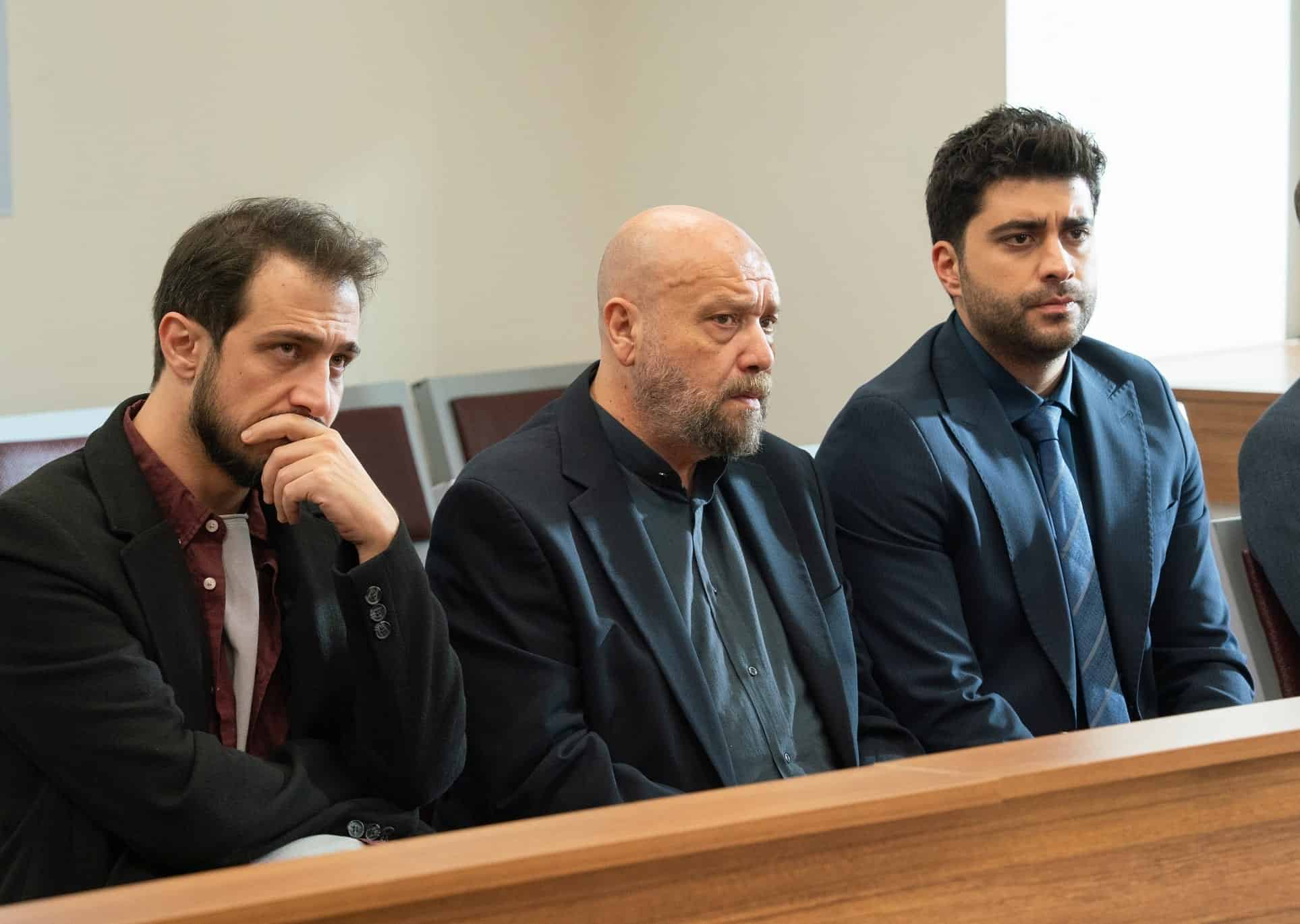 Kızılcık Şerbeti 111. Bölümde Kıvılcım’ın kapısına dayanan adam kan parasını istedi! Nilay, Işıl ve Leo’yu öpüşürken gördü!