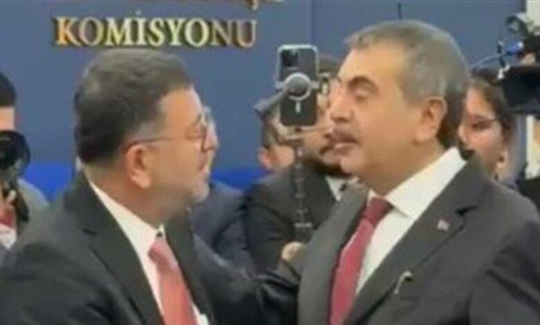 Bütçe Görüşmelerinde Bakan Tekin ile Veli Ağbaba Arasında