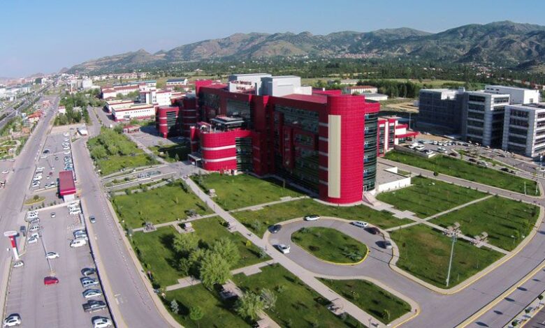 Hemşirelik İlanında Tartışma: Hemşireler Başvuru Yapamıyor